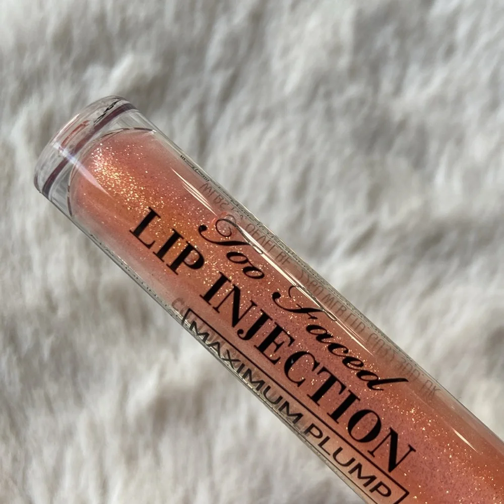 Too Faced Lip Injection Maximum Plump Lip gloss  Cotton candy kisses peachy pink